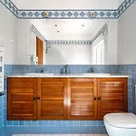 Дом отдыха In W Pool And Garden Азейтан
